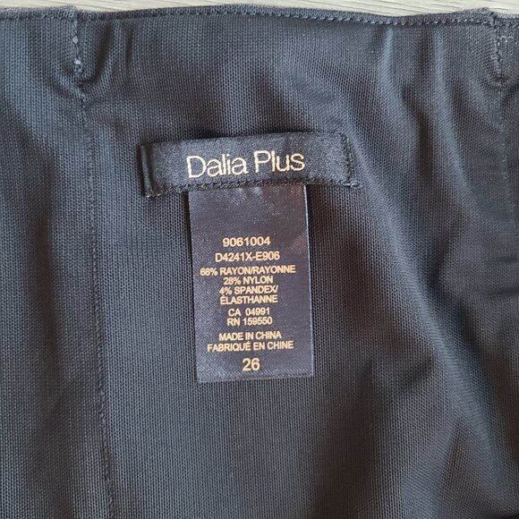 Dalia Plus Straight Leg Size 26 - Picture 2 of 3